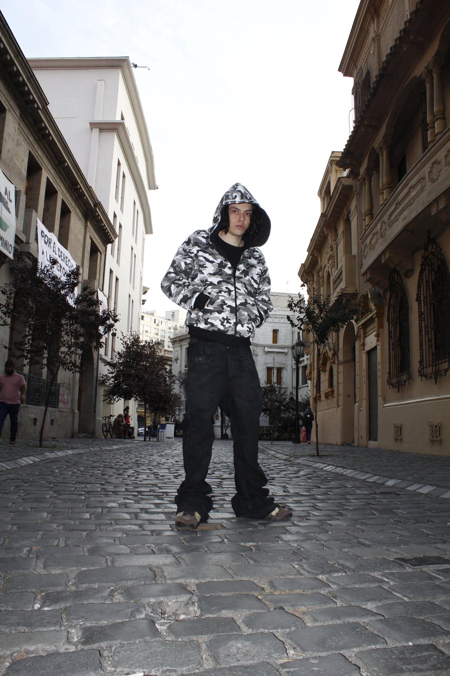 Kmartt vistiendo LeFeel